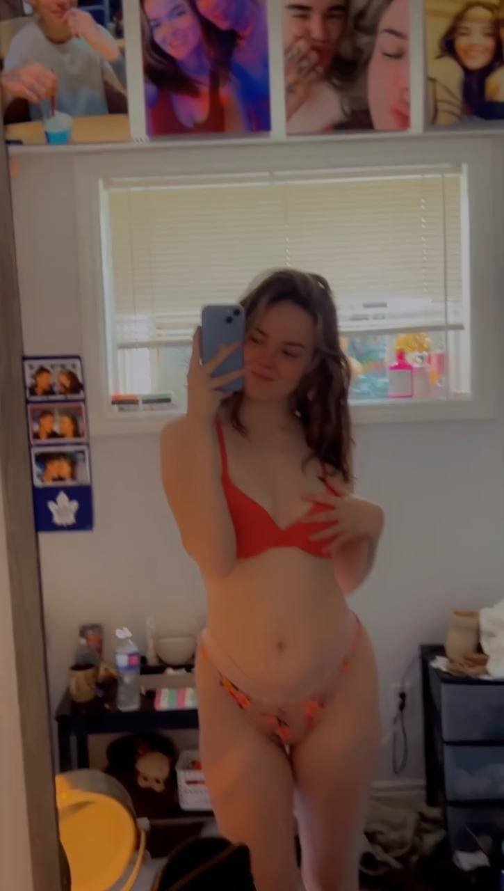 Teen showing off her petite body for you to jack off to #bdkUzEBC