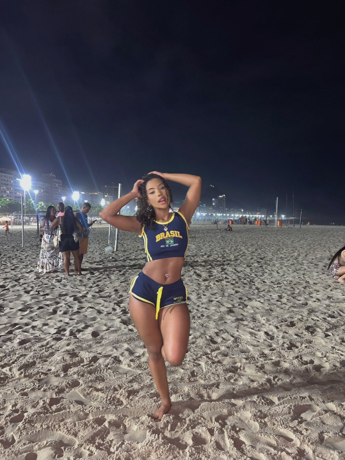 Que preta linda e gostosa; olha esse rabo, pqp #76pWAsoc
